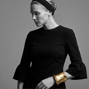 🇨🇦 Margaret M Black PDR Bell-Sleeve Shift Dress